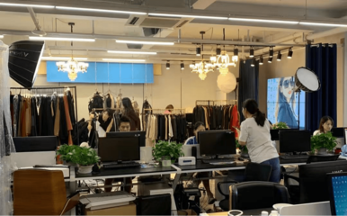 上海市通化商會走訪副會長企業華芾服飾，共話鞋帽零售新機遇